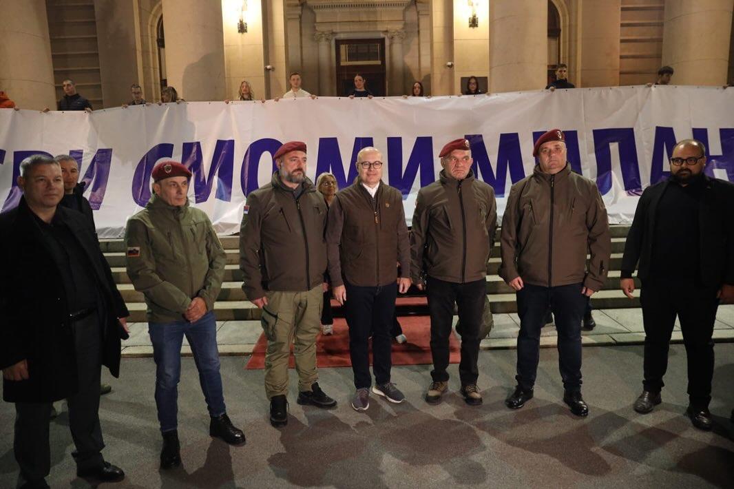 Вечерас сам испред Народне скупштине дочекао нашег хероја Милана Богдановића.После рањавања и те (5).jpg