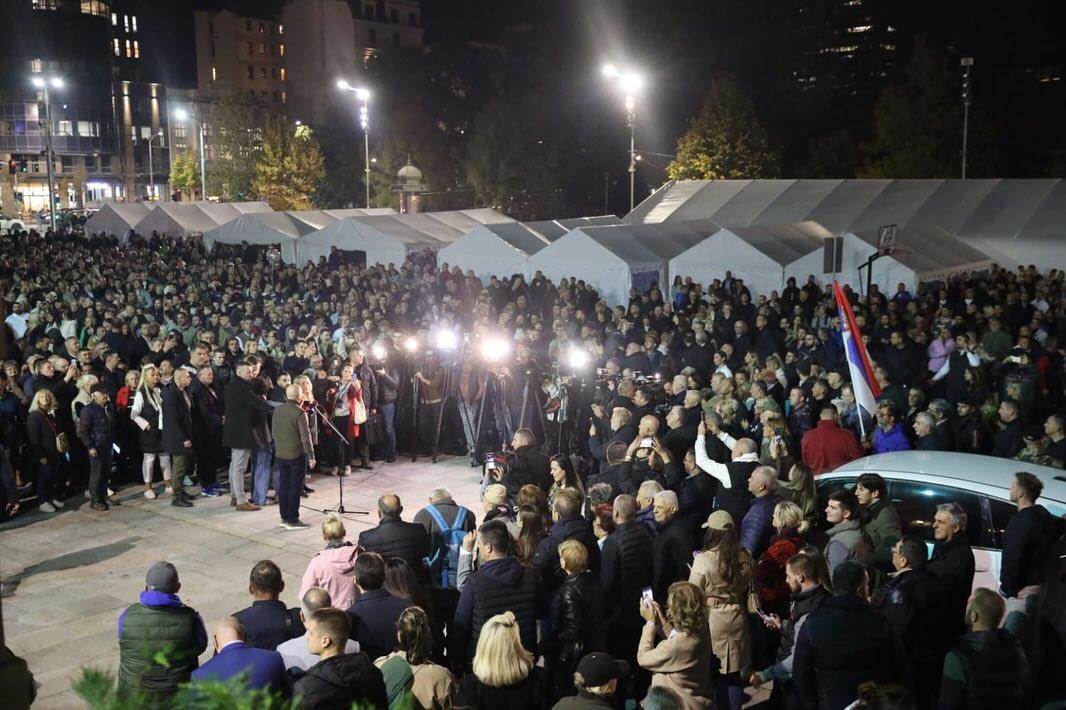 Вечерас сам испред Народне скупштине дочекао нашег хероја Милана Богдановића.После рањавања и те (4).jpg