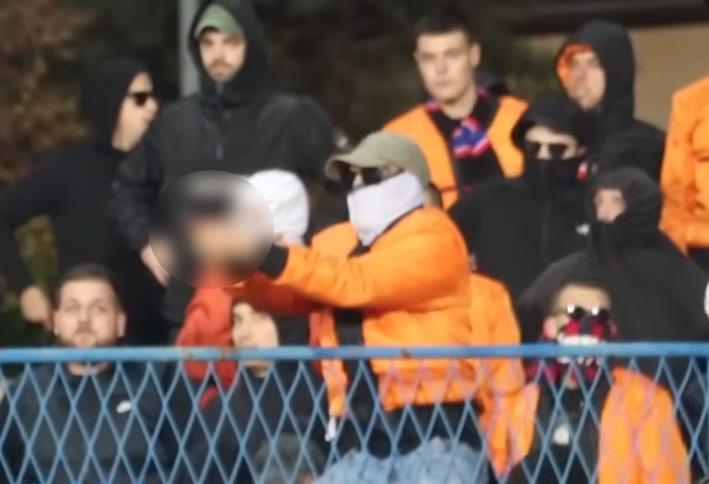 Navijač Hajduka ispalio raketu ka tribinama