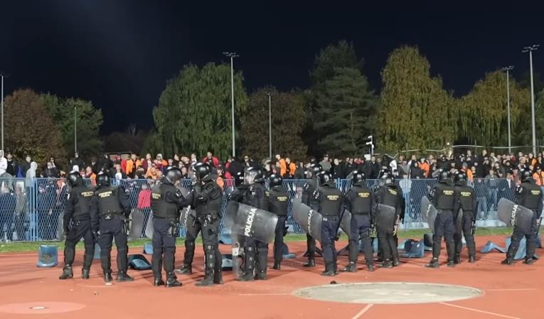 Navijači Hajduka na utakmici protiv Cibalije