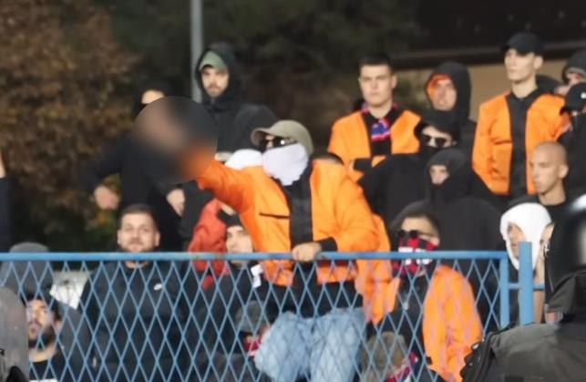 Navijači Hajduka na utakmici protiv Cibalije