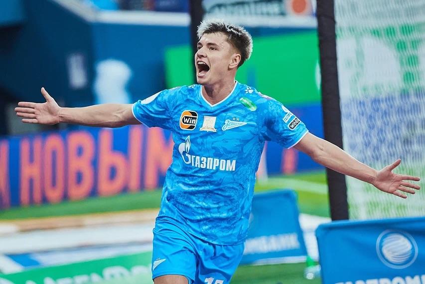 Andrej Mostovoj slavi gol Zenita