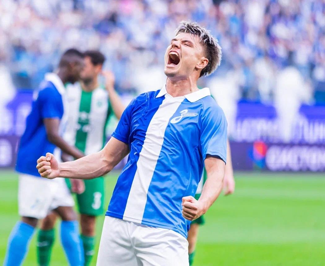 Andrej Mostovoj slavi gol Zenita