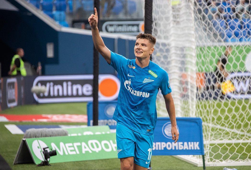 Andrej Mostovoj slavi gol Zenita