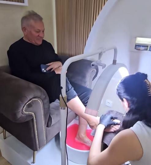 Miloš Bojanić uradio pedikir