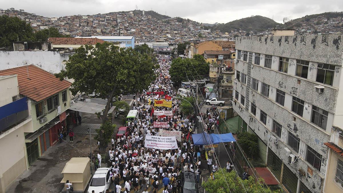 tusk01 EPA Renato Spyrro.jpg