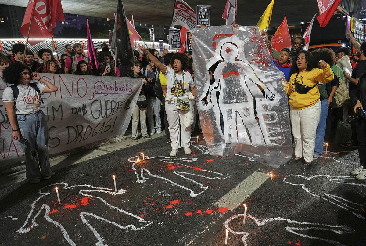 tusk02 AP Andre Penner.jpg