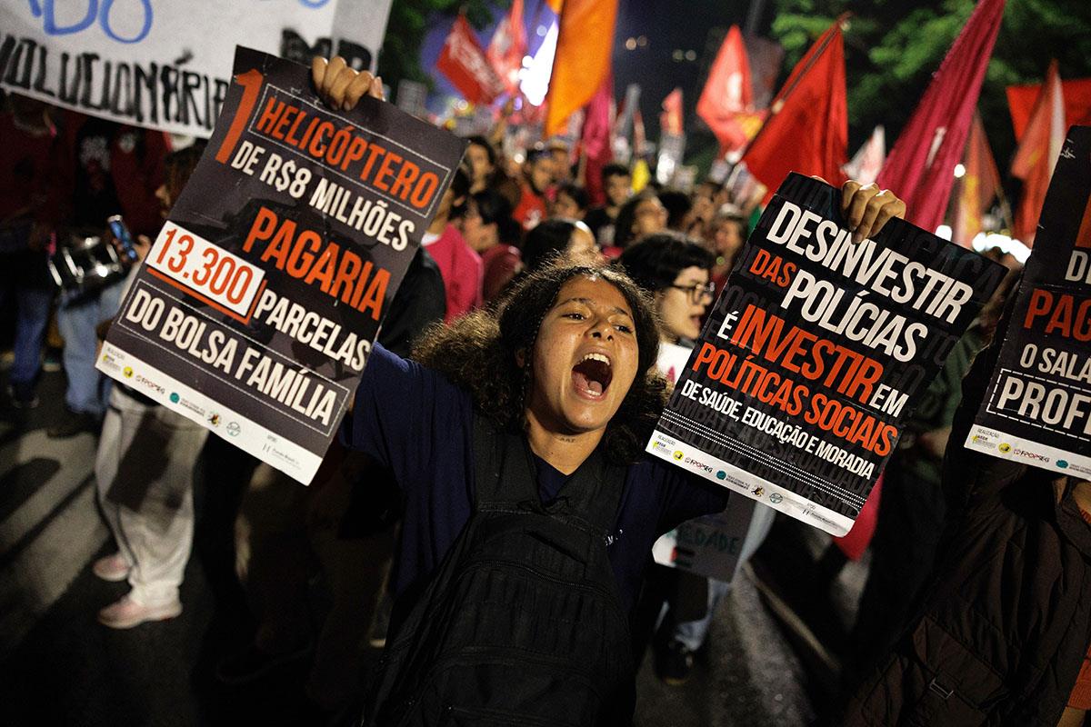 tusk02 EPA Isaac Fontana.jpg