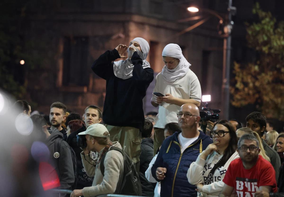 Protest ispred skupštine