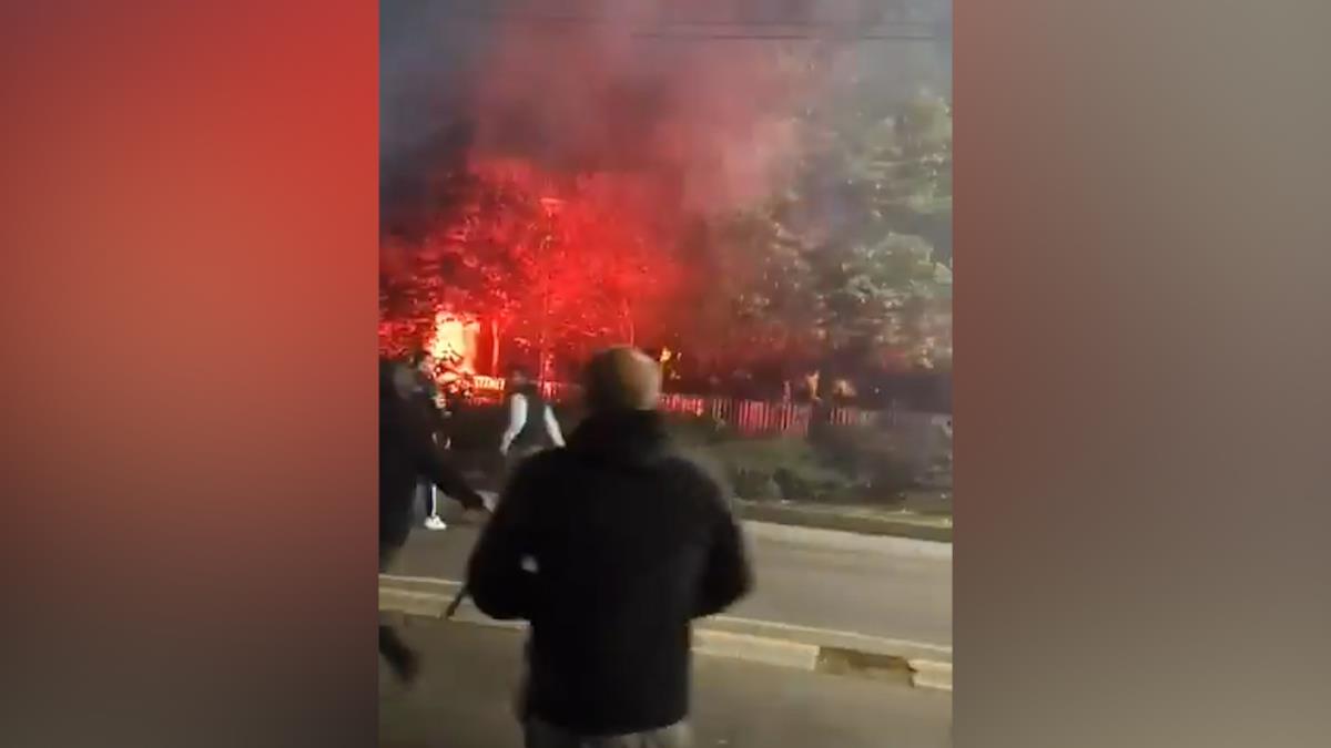 Haos ispred skupštine