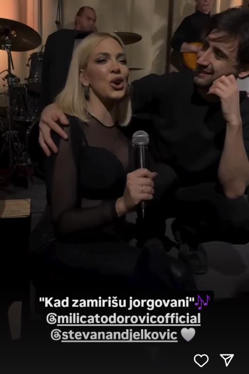 Milica Todorović trudna peva u klubu