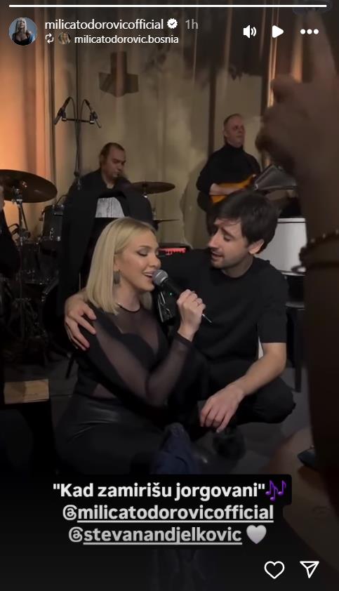 Milica Todorović trudna peva u klubu