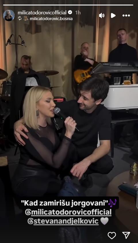 Milica Todorović trudna peva u klubu