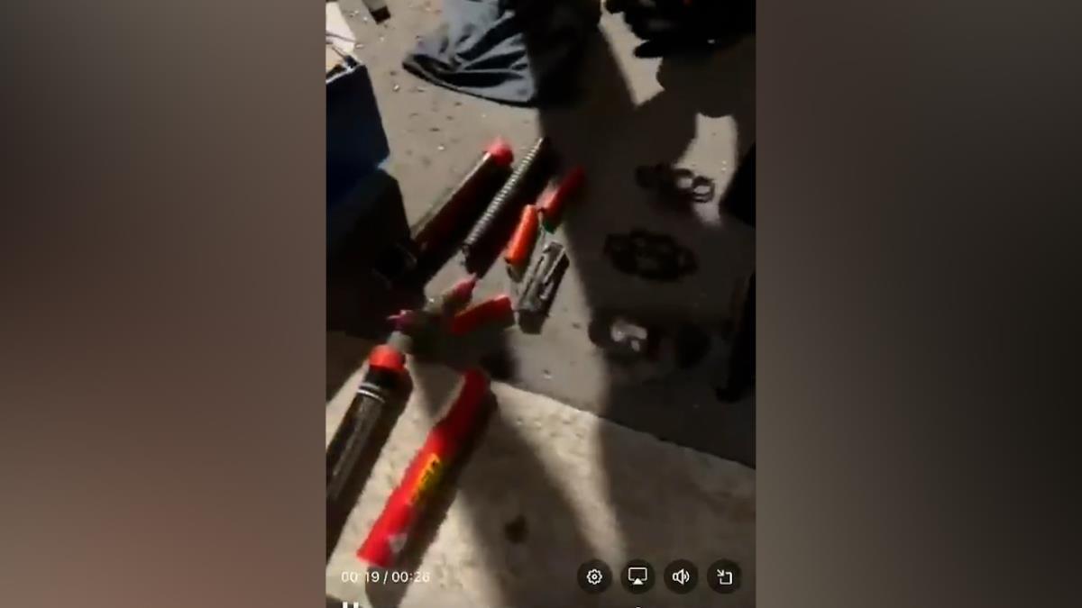 Blokaderi došli naoružani ispred Skupštine