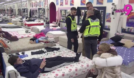 ZBOG JANJUŠA I IVANA MARINKOVIĆA OBEZBEĐENJE ULETELO U ELITU Neviđen sukob dve rijaltii zvezde, pale teške pretnje (FOTO)