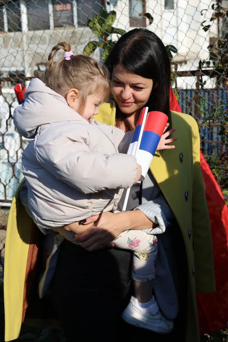 Doček za Srbe sa KiM ispred Skupštine