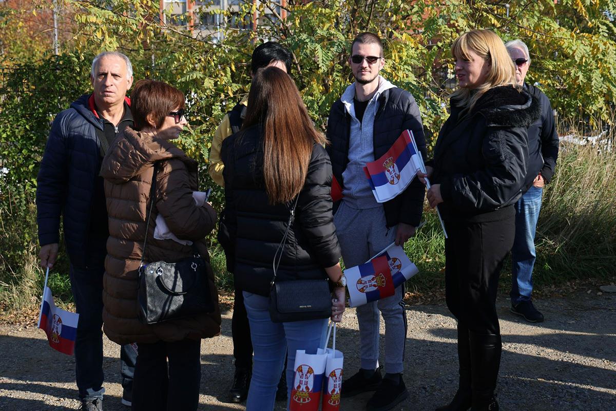 Doček za Srbe sa KiM ispred Skupštine