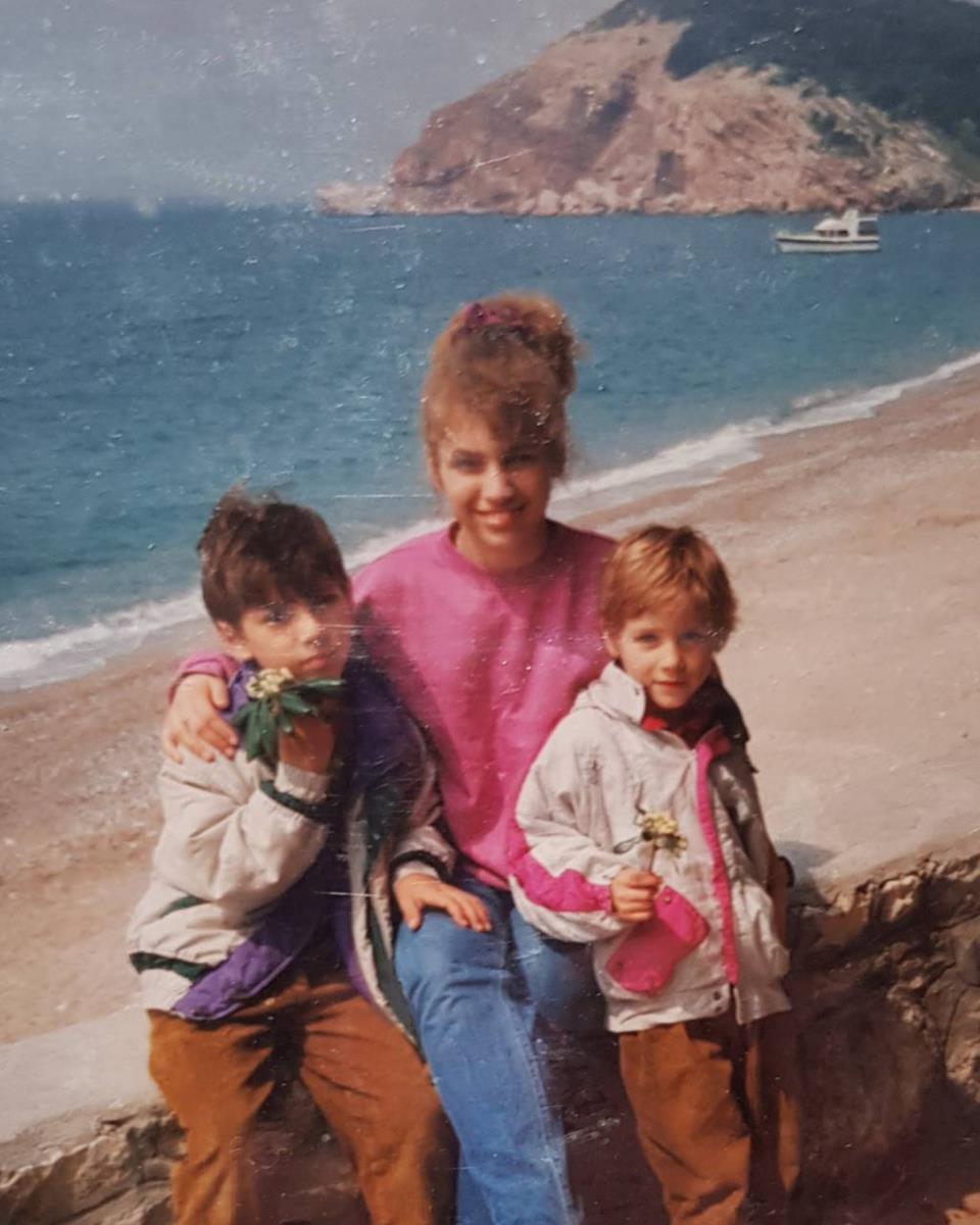 Sasa i Rade sa sestrom.jpg