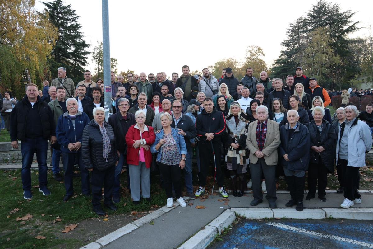 Kuća cveća doček srba sa KIM Kosova SRBI