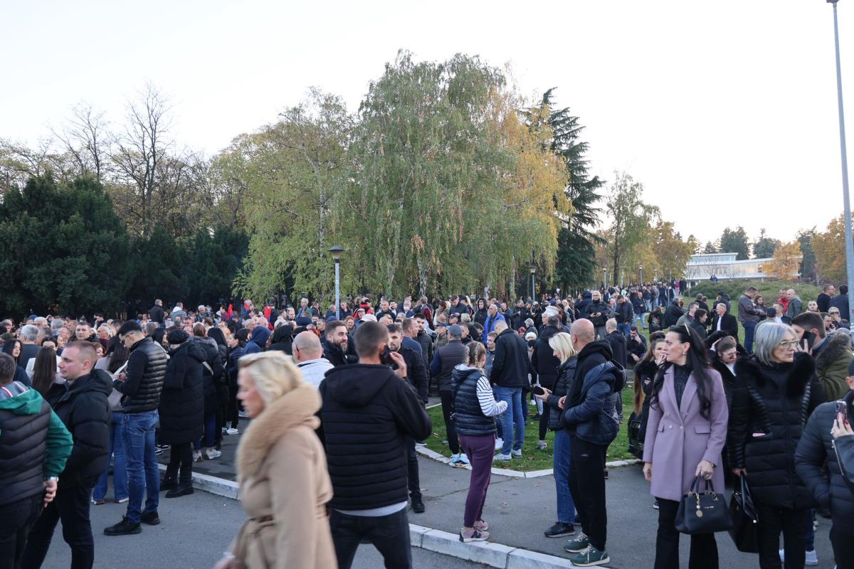 Kuća cveća doček srba sa KIM Kosova SRBI