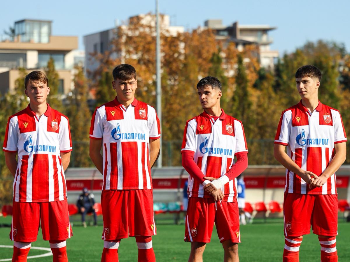 Dimitrije Šarić na utakmici omladinaca Crvene zvezde, prvi zdesna
