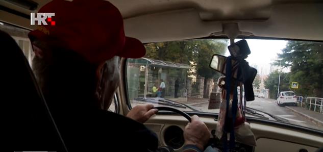 Vlado Berić vozi belu Bubu.jpg