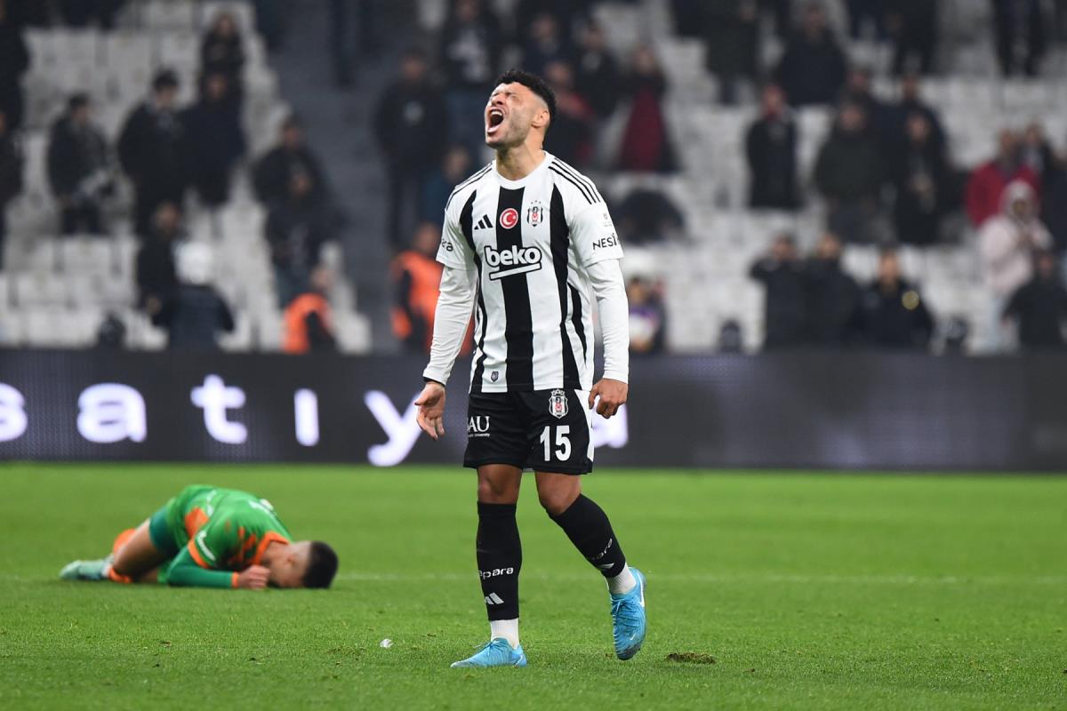 Aleks Okslejd-Čemberlen