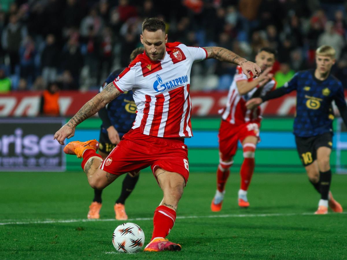 Marko Arnautović postiže gol iz jedanaesterca za Crvenu zvezdu protiv Lila