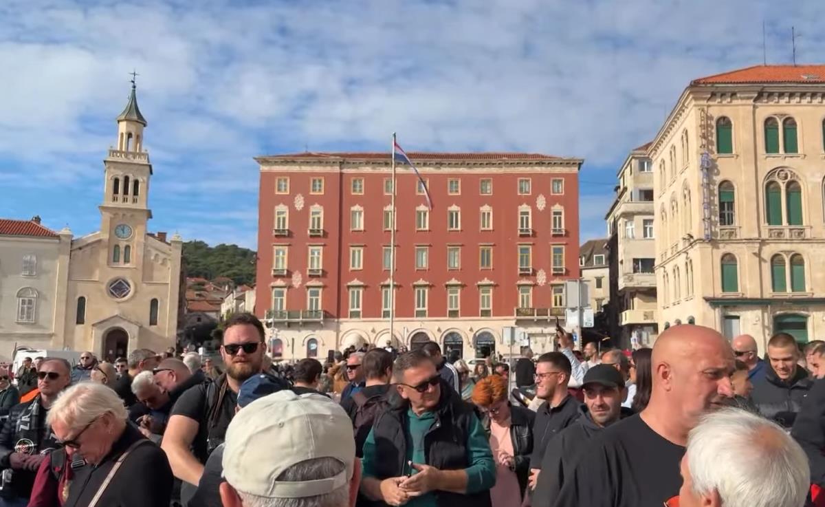 Split protest Torcida