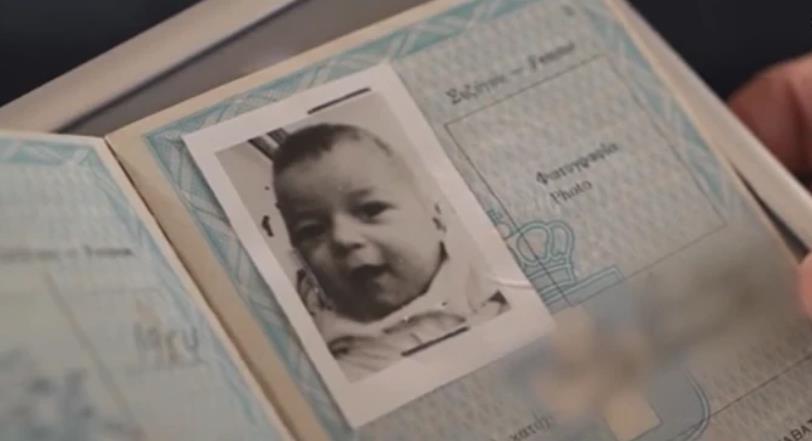 Eftihija Nula Troter, pasoš kao beba.jpg