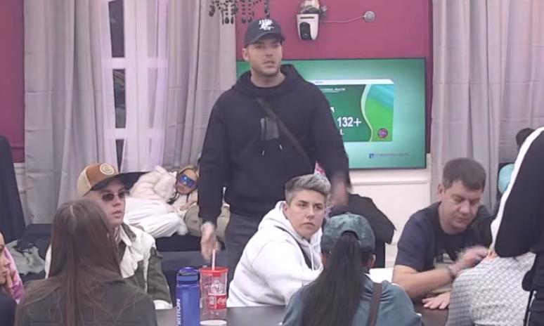 OVAKO IZGLEDA KAD SUNČICA OPLETE PO UČESNICIMA! Svi za stolom zanemeli, ona isprozivala Teodoru: Evo šta se sve desilo