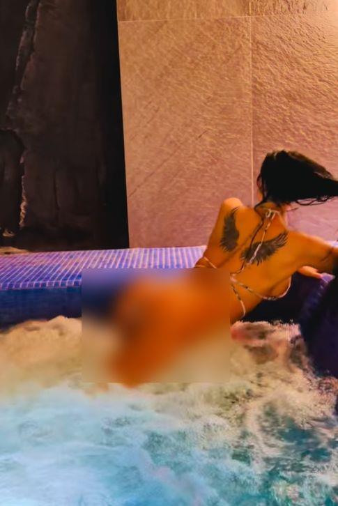 Slađa Lazić u džakuziju