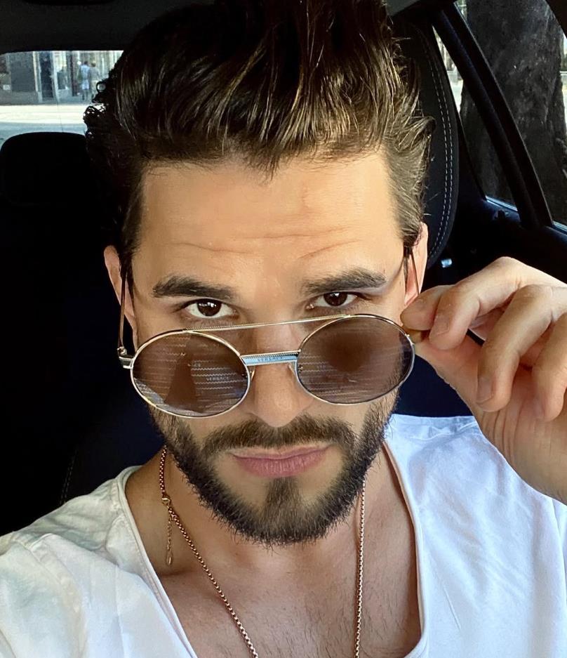 Iv-Len Unser se takmiči za Mister Univerzuma kao Srbin (2).png