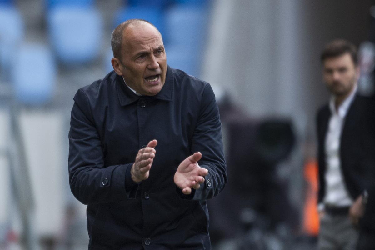 Darko Milanič slovenački fudbalski stručnjak dok je vodio Slovan iz Bratislave