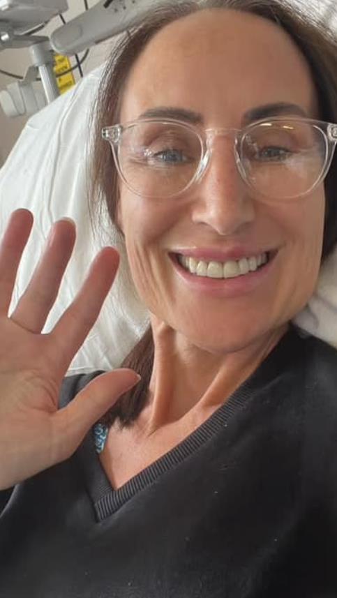 Laura Pirs u bolničkom krevetu.jpg