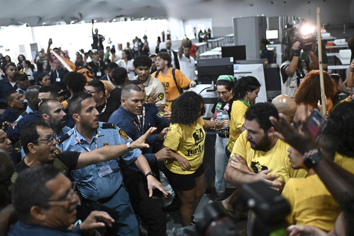 Brazil01 EPA Andre Borges.jpg