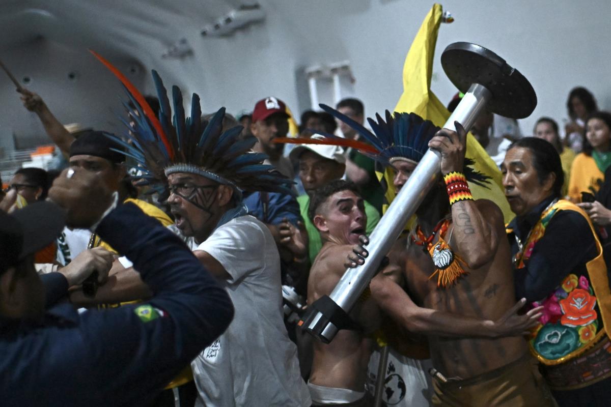 Brazil02 EPA Andre Borges.jpg