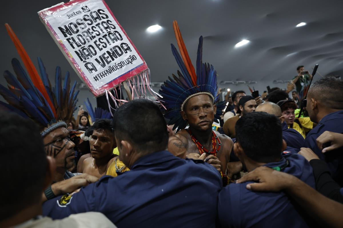 Brazil04 EPA Andre Coelho.jpg