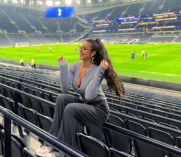 Trent Aleksander-Arnold i učiteljica španskog