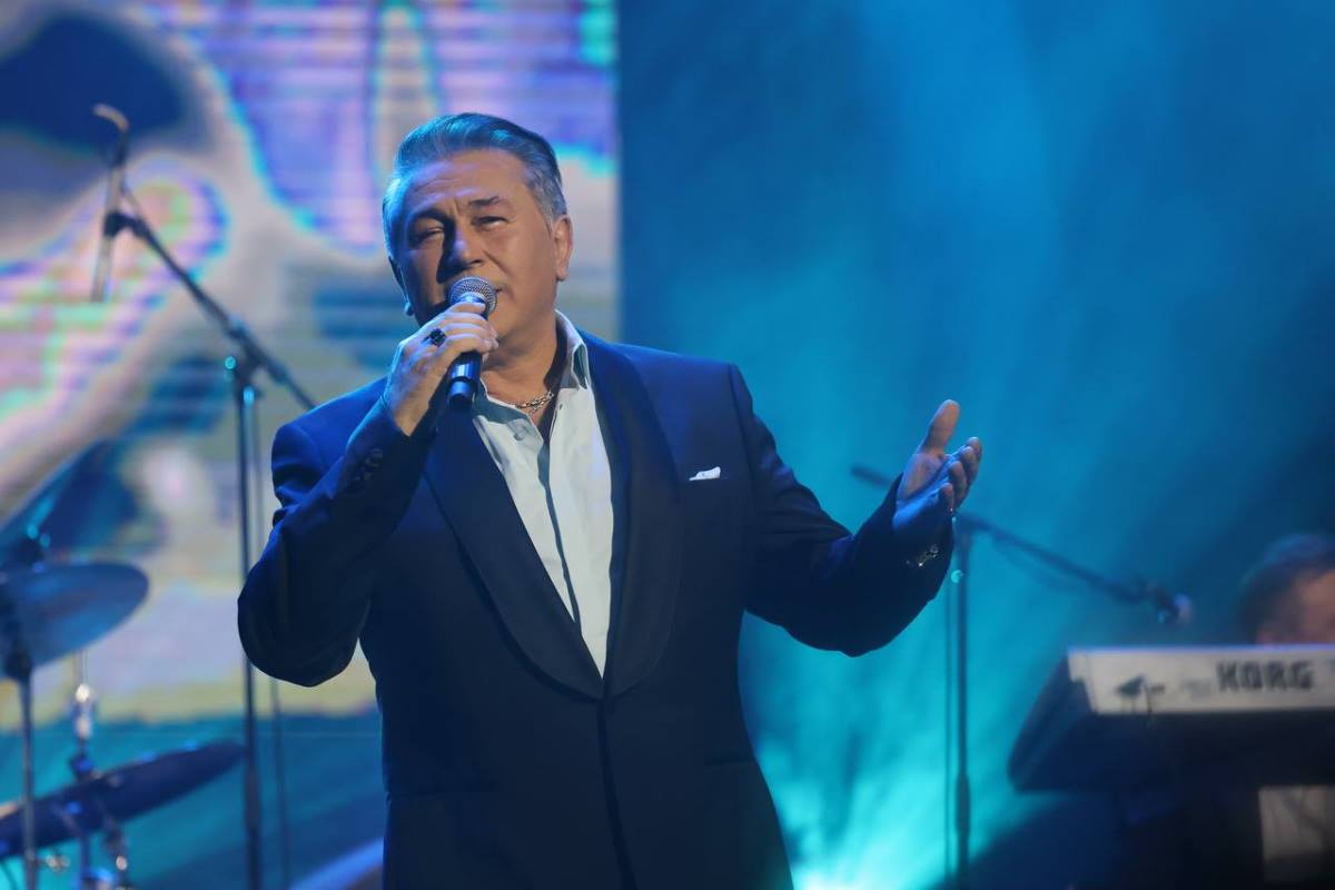 Halid Muslimović koncert u Sava Centru.jpeg