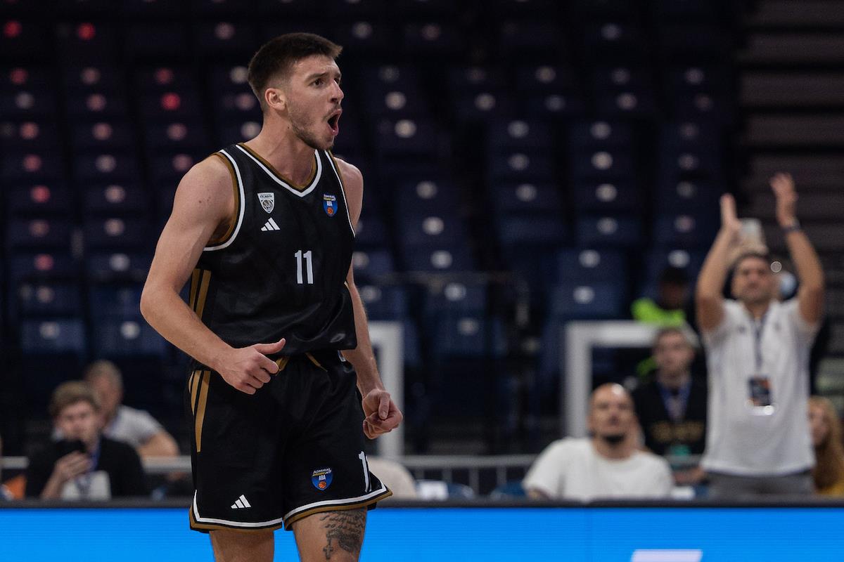 Kosta Kondić u dresu Dubaija