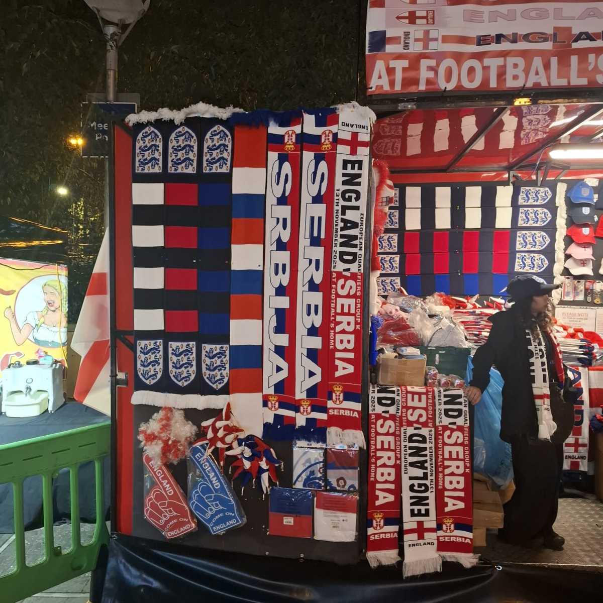 Engleska, Srbija, navijači, šalovi