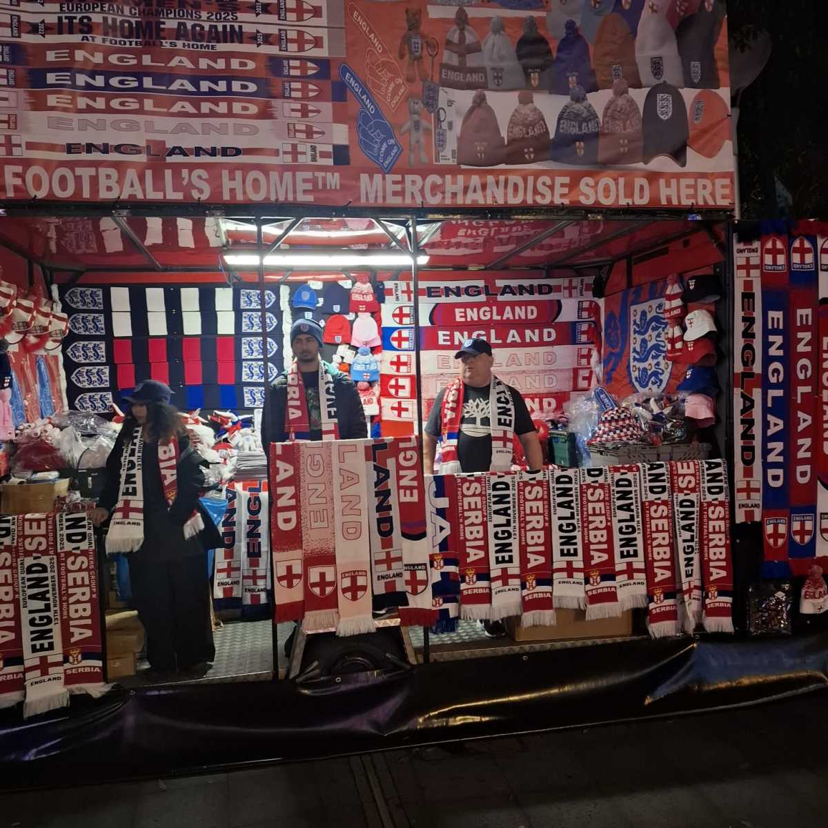 Engleska, Srbija, navijači, šalovi