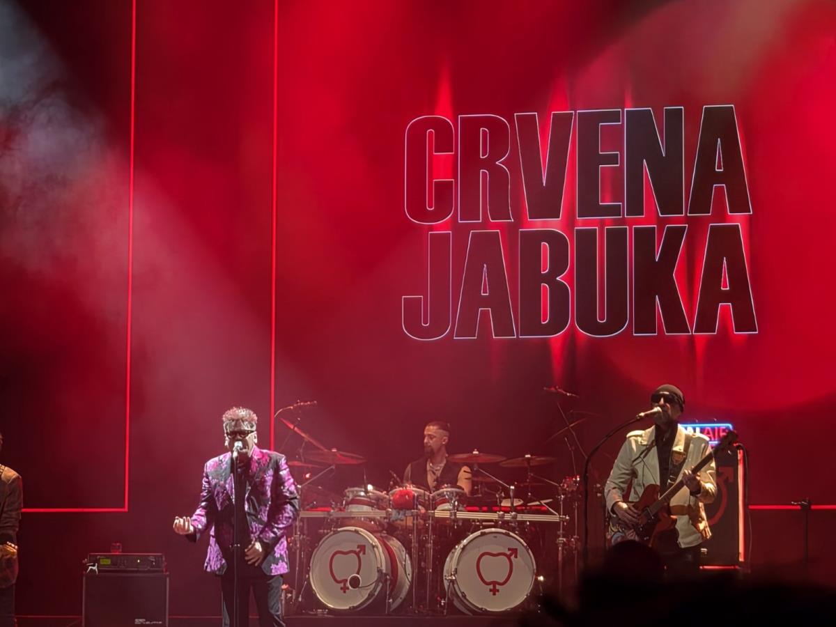 crvena jabuka (1).jpg