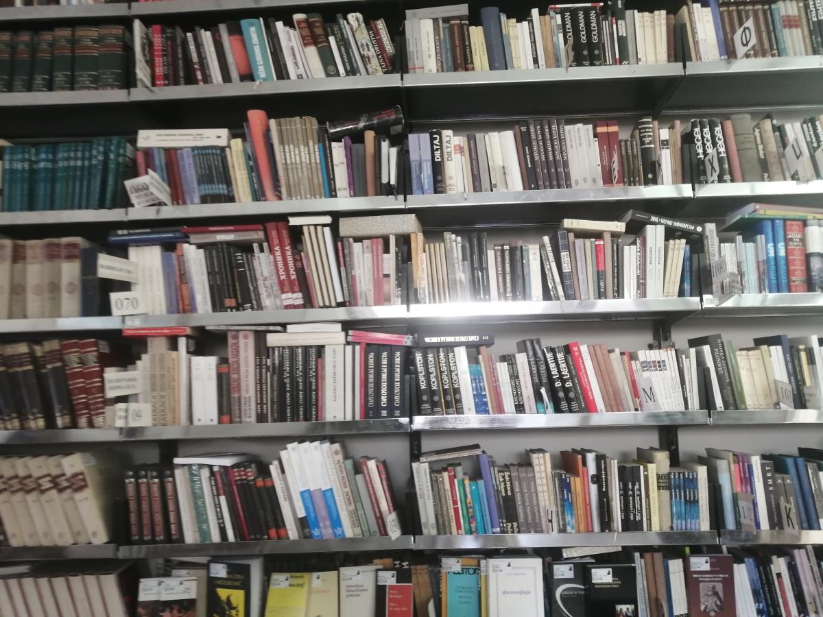 BIBLIOTEKA3.jpg