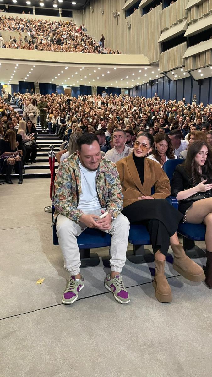 SKANDALOZNO PONAŠANJE ANĐELE ĐURIČIĆ NA KONCERTU! Bežala od medija, a Gastoz crveneo i izvinjavao se: Došli smo da raskinemo...