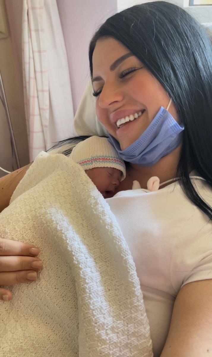 Kruna prevremeno rođena beba sa majkom