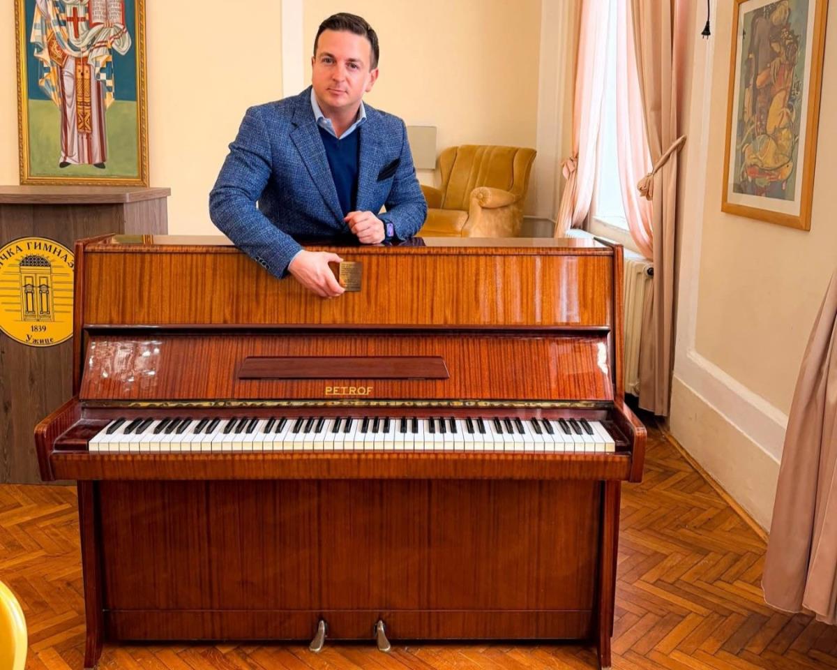 Poklonili pianino - Veljko Mijušković(2).jpg