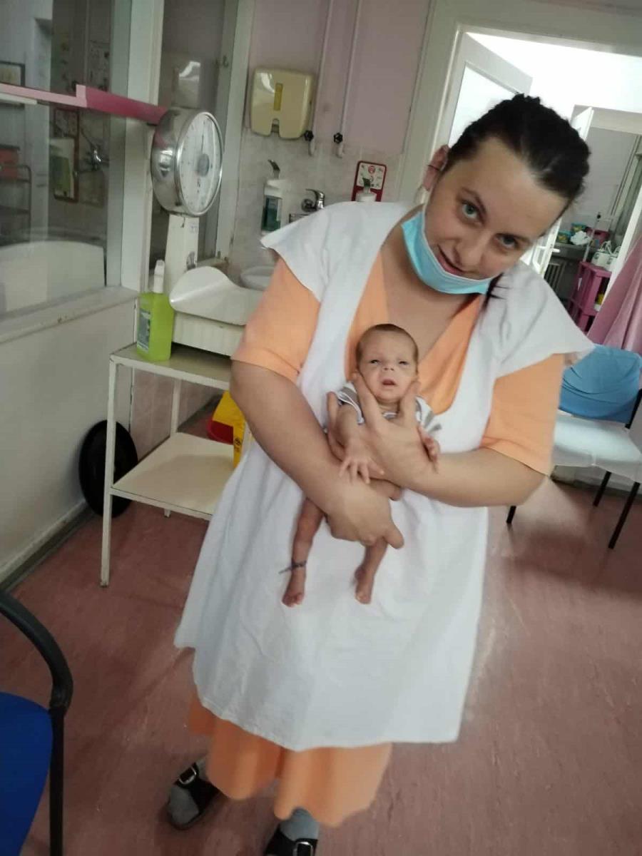 Suzana Mitrović sa blizancima (6).jpg