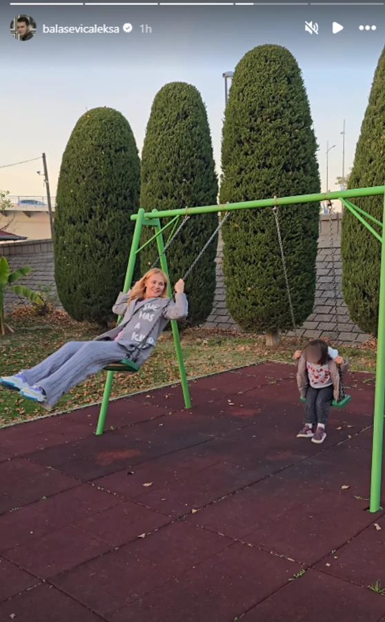 Balašević Olivera sa unukom Verom.jpg